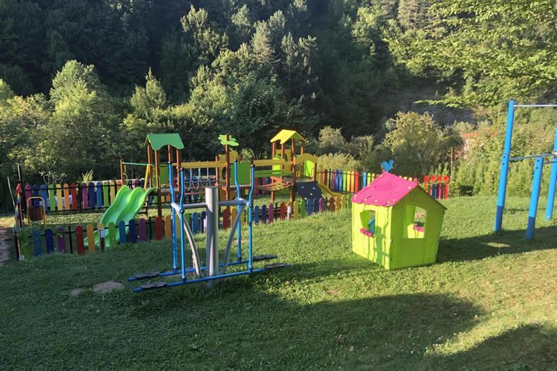Park Hotel Fairy Chiflik Bagian luar foto