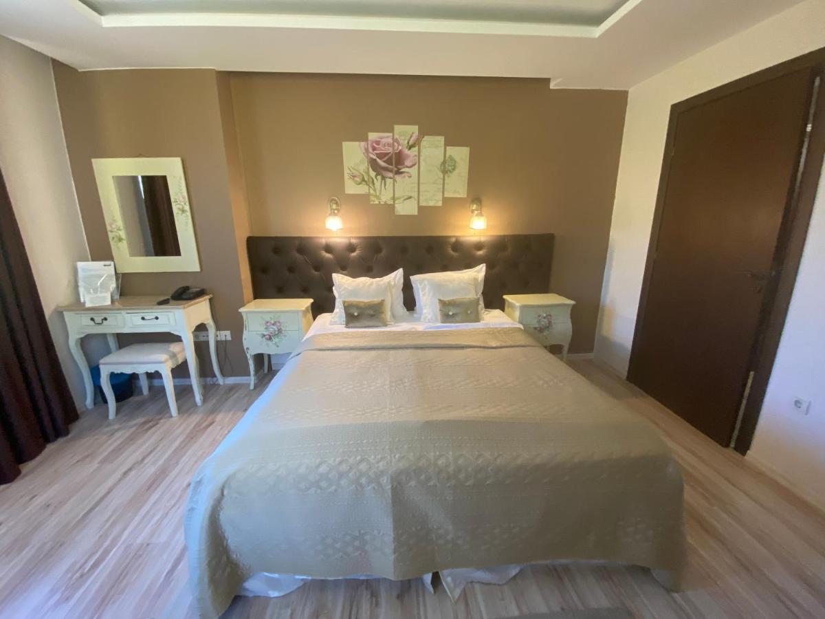 Park Hotel Fairy Chiflik Bagian luar foto