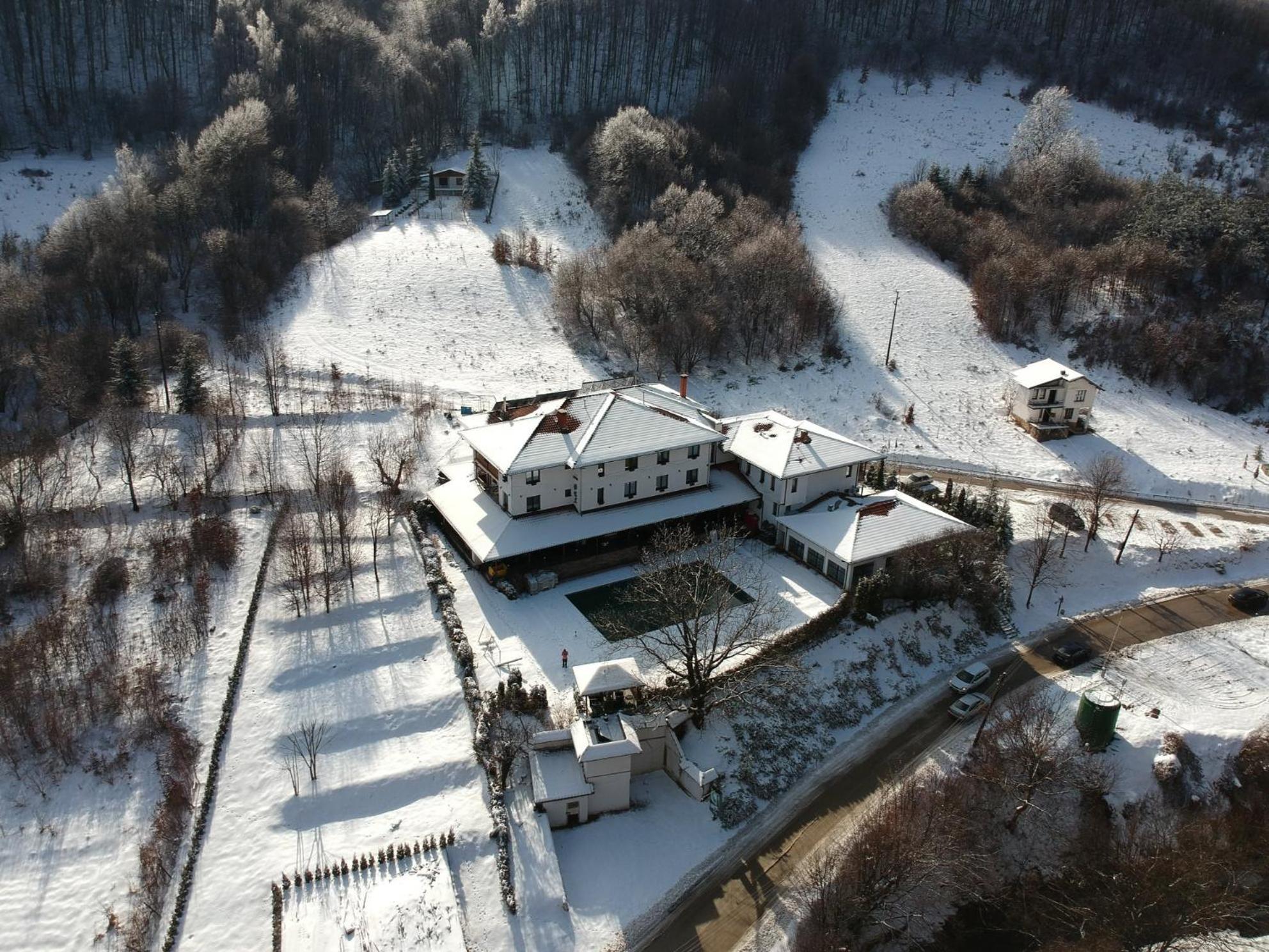 Park Hotel Fairy Chiflik Bagian luar foto