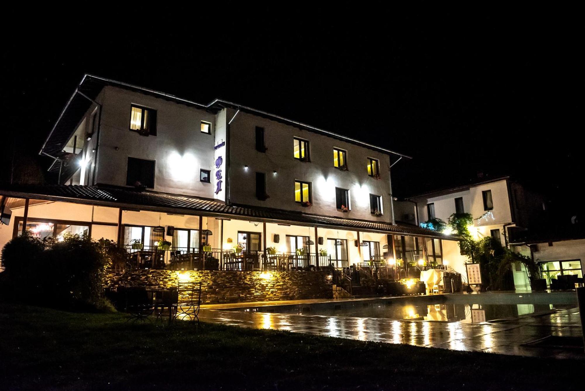 Park Hotel Fairy Chiflik Bagian luar foto