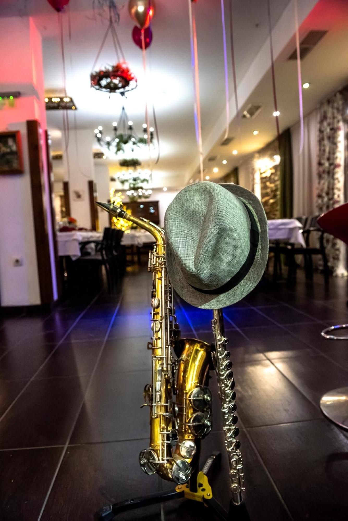 Park Hotel Fairy Chiflik Bagian luar foto