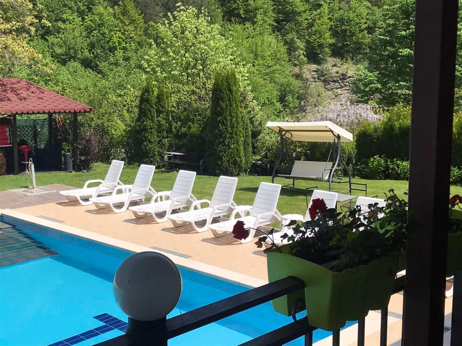 Park Hotel Fairy Chiflik Bagian luar foto