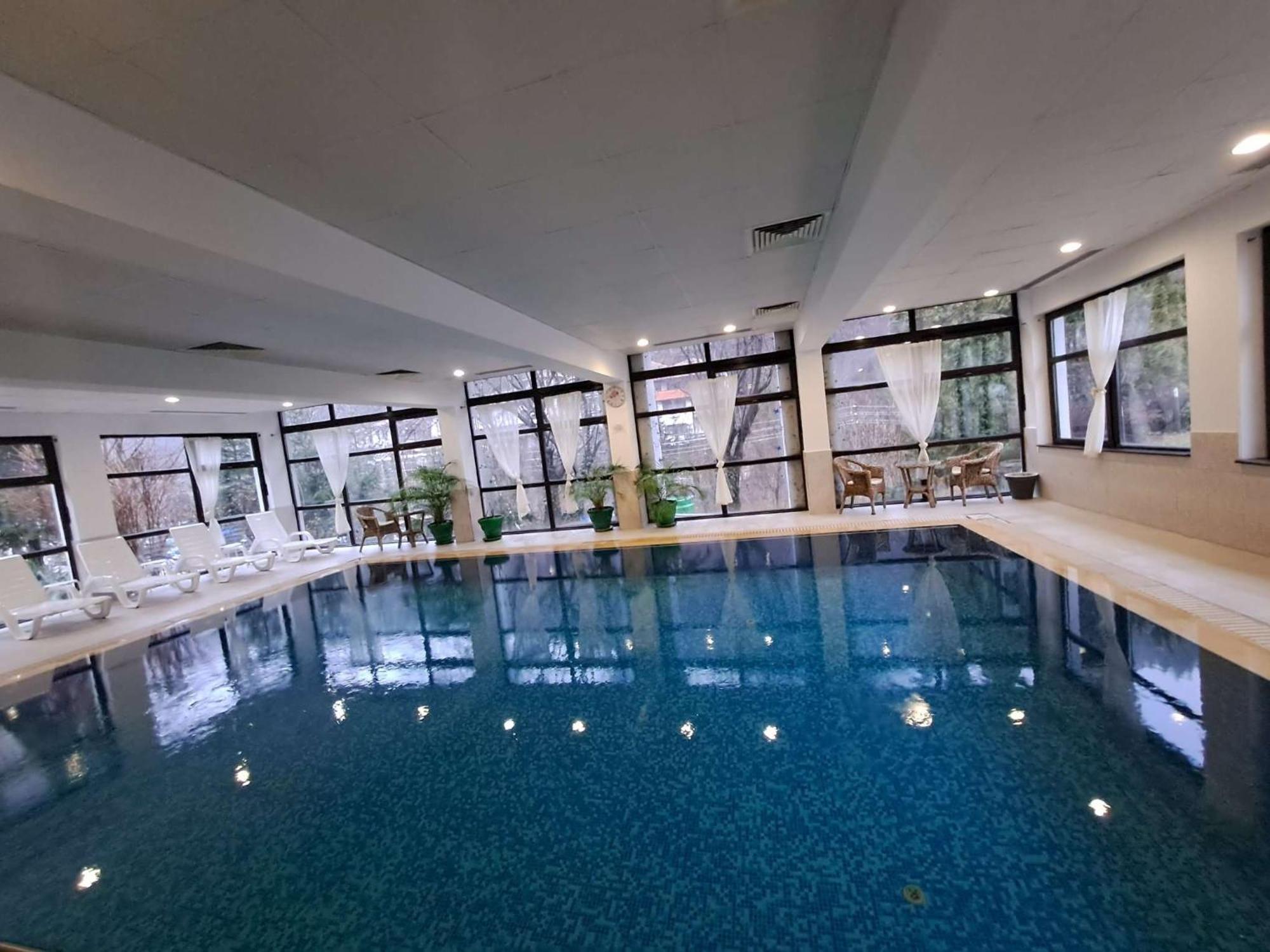 Park Hotel Fairy Chiflik Bagian luar foto