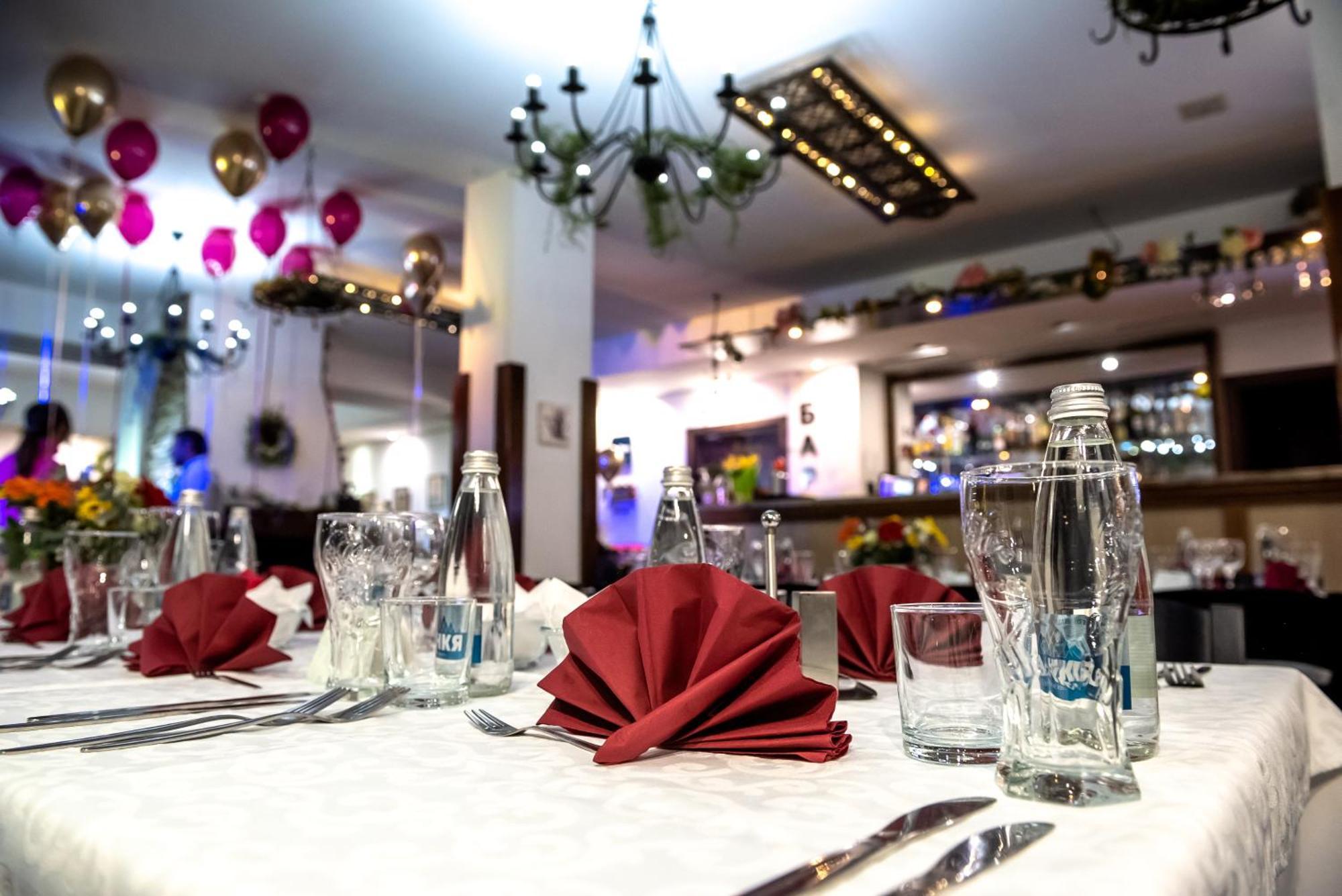 Park Hotel Fairy Chiflik Bagian luar foto