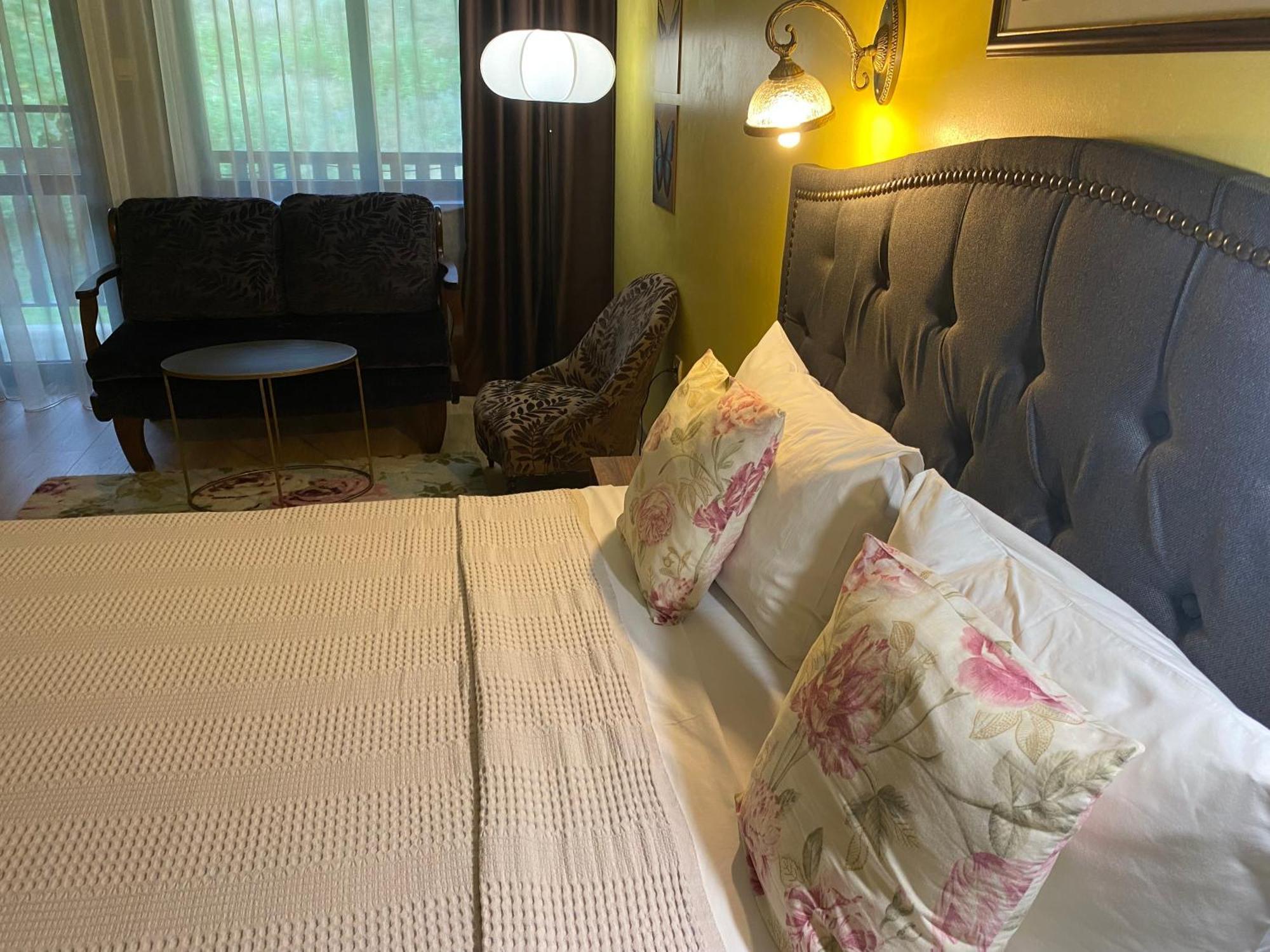 Park Hotel Fairy Chiflik Bagian luar foto