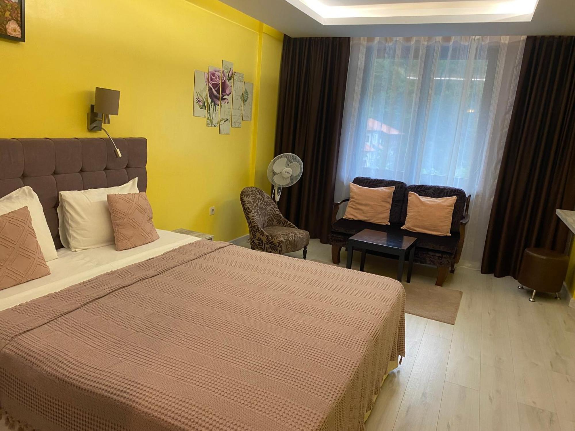 Park Hotel Fairy Chiflik Bagian luar foto
