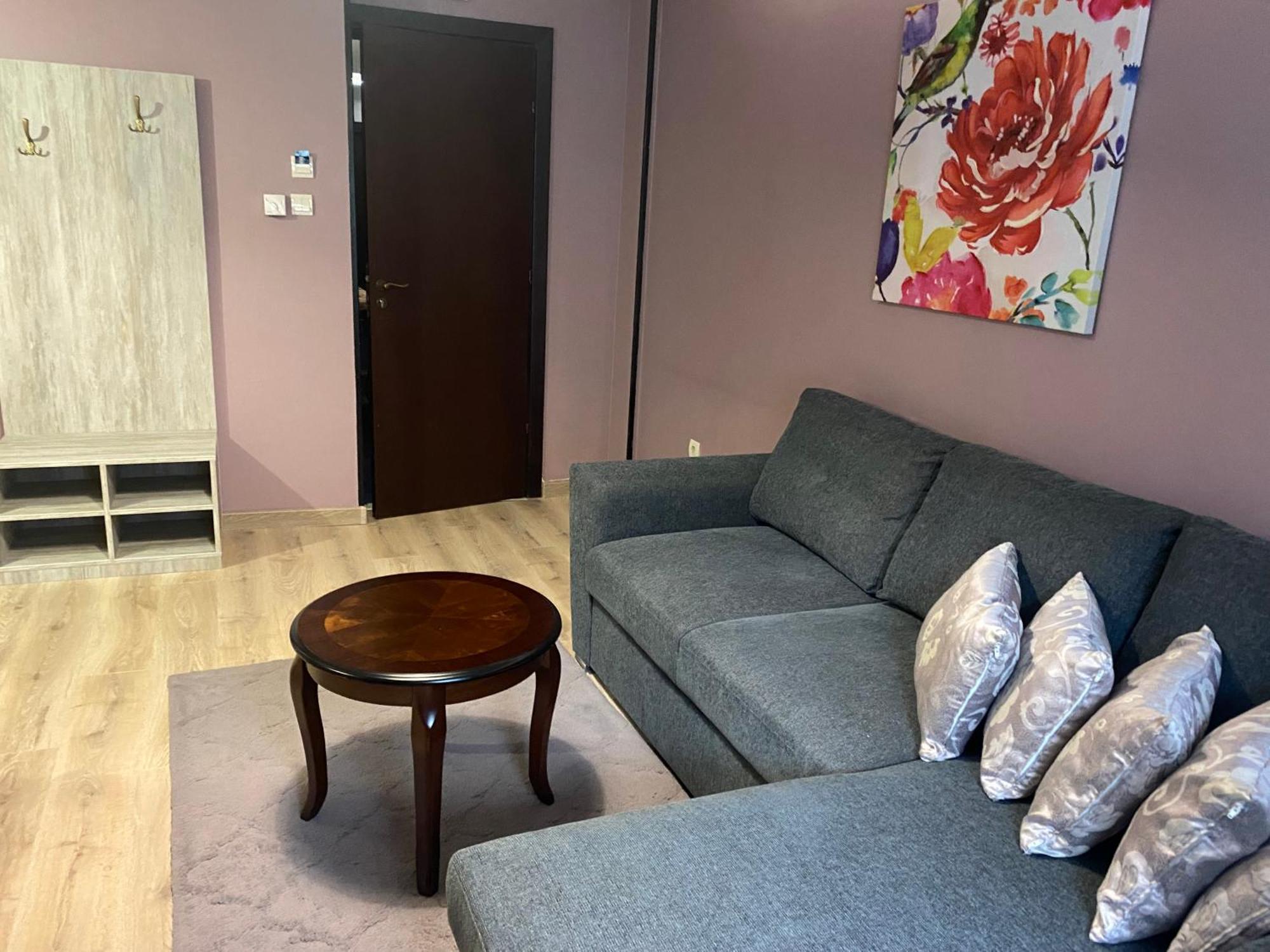 Park Hotel Fairy Chiflik Bagian luar foto