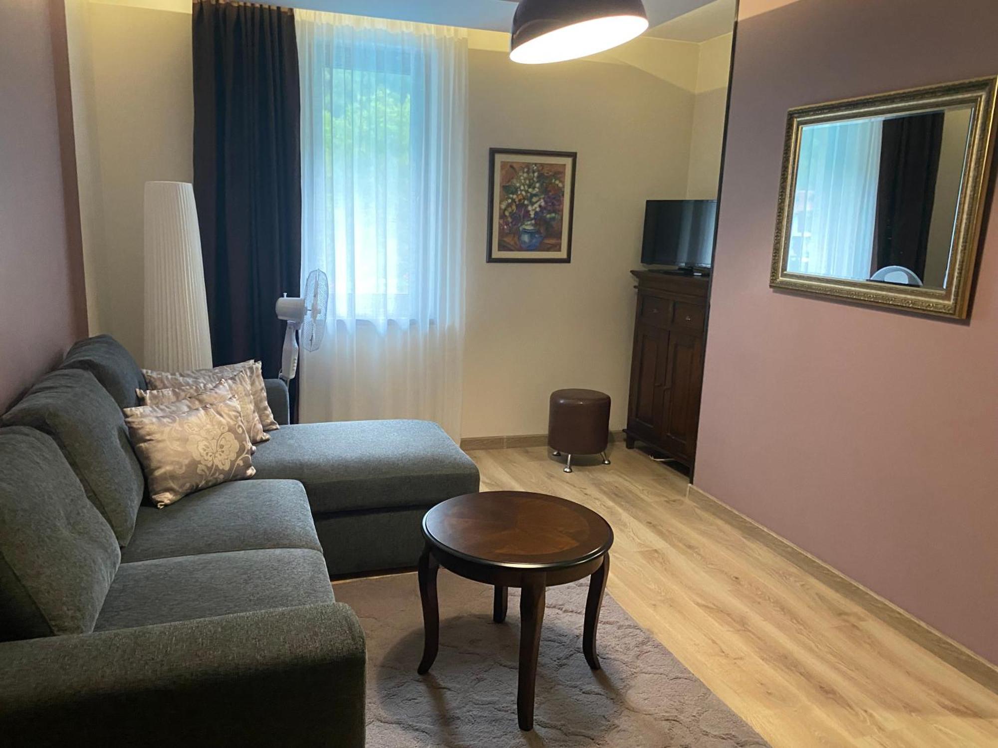 Park Hotel Fairy Chiflik Bagian luar foto