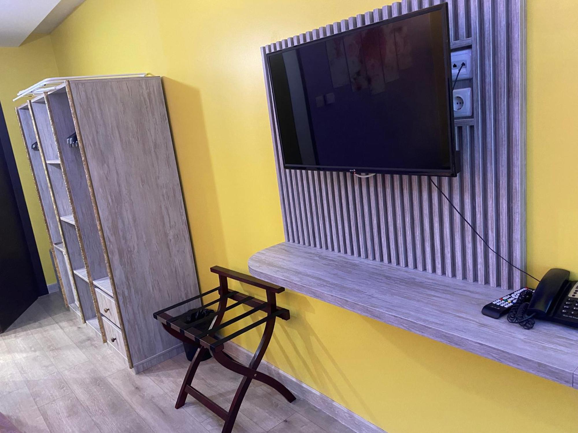 Park Hotel Fairy Chiflik Bagian luar foto
