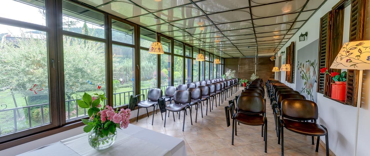 Park Hotel Fairy Chiflik Bagian luar foto