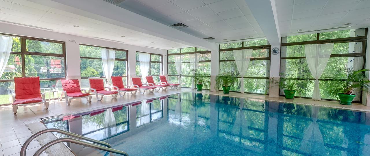 Park Hotel Fairy Chiflik Bagian luar foto